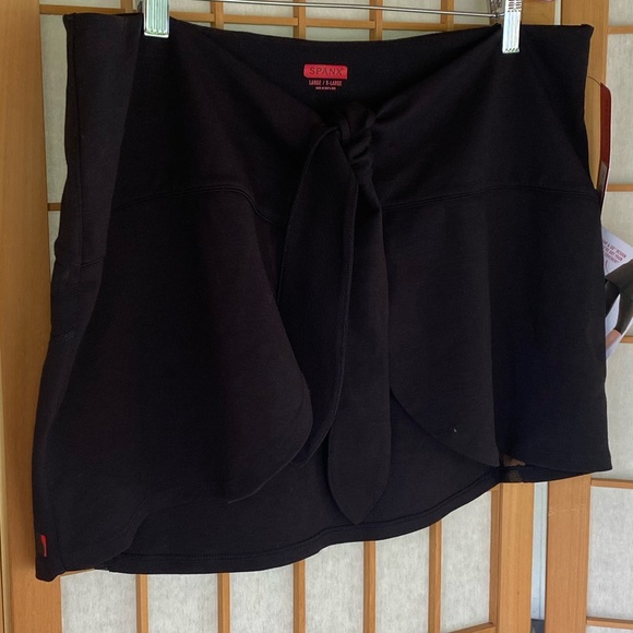 SPANX Wrap & Go Black Tie-Front Skirt We’ve Git Your Butt Covered SZ L/XL NWT - Picture 3 of 11